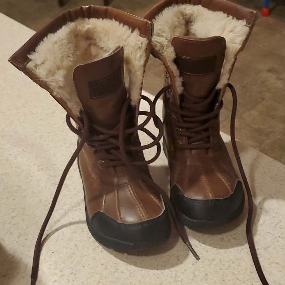 UGG
